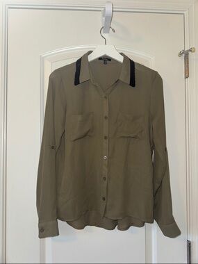 Monteau Olive Green Button-Front Blouse with Black Collar Trim
